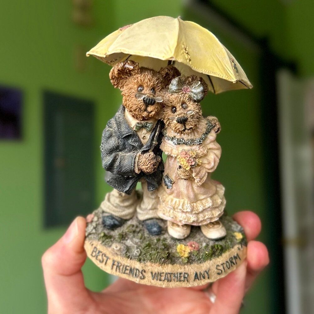 VTG Boyds Bears Textured Figurine Husband + Wife Under Umbrella